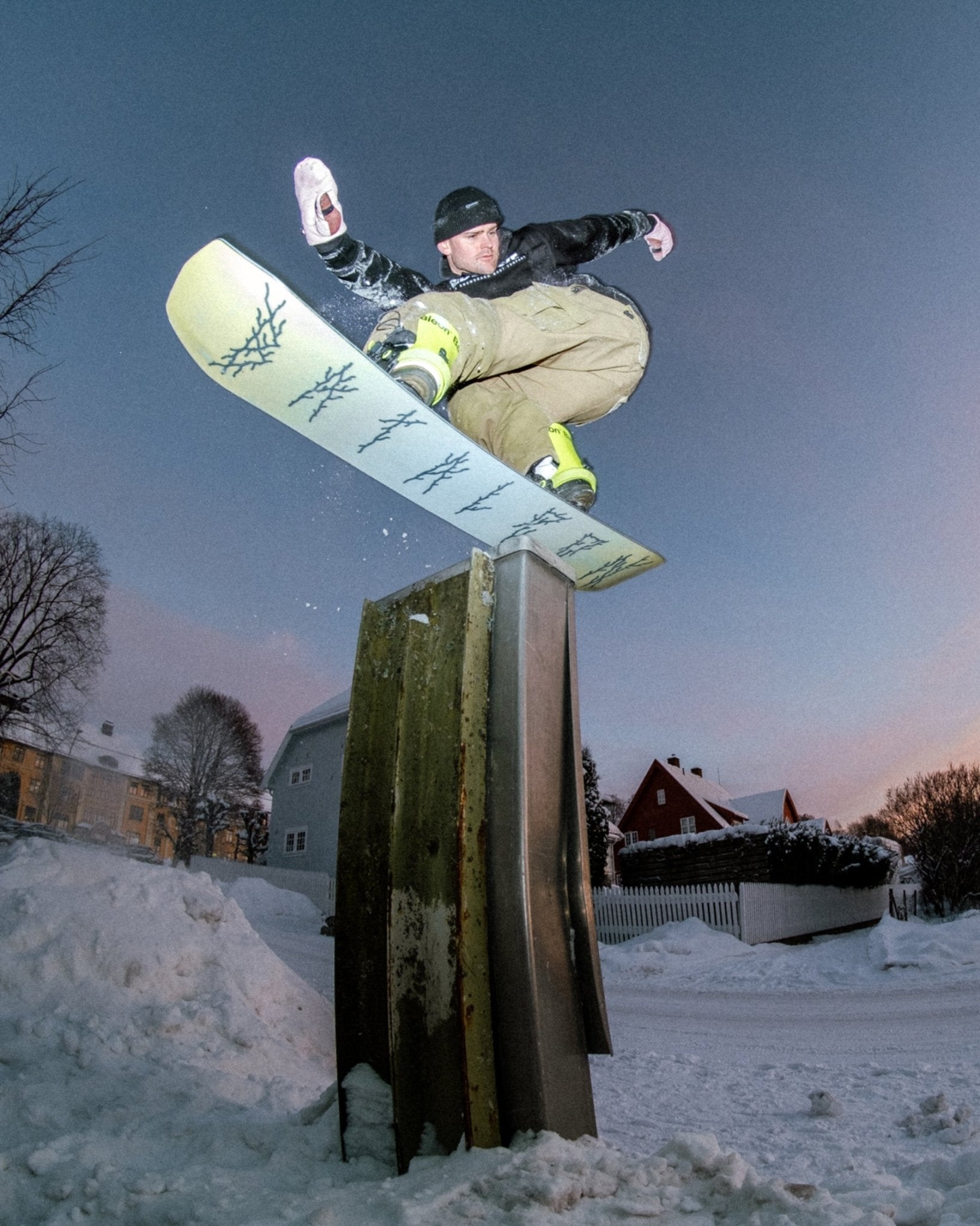 bataleon-disaster-snowboard-twin-jib-unisex image 5