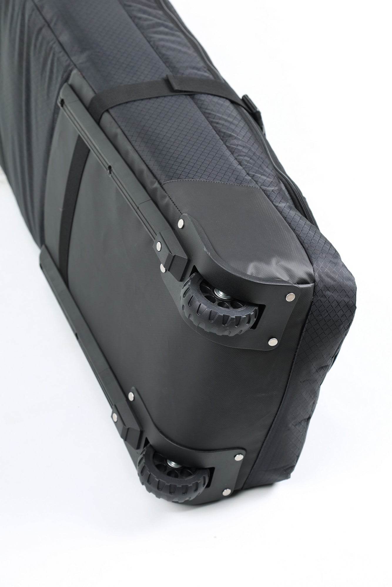 nitro-snowboards-tracker-wheelie-board-bag-90l image 5