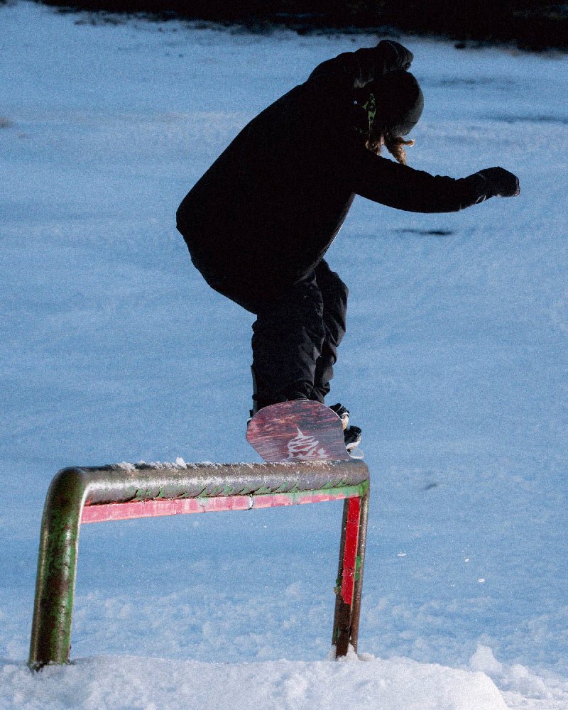 bataleon-stereo-team-snowboard-jib-freestyle image 7