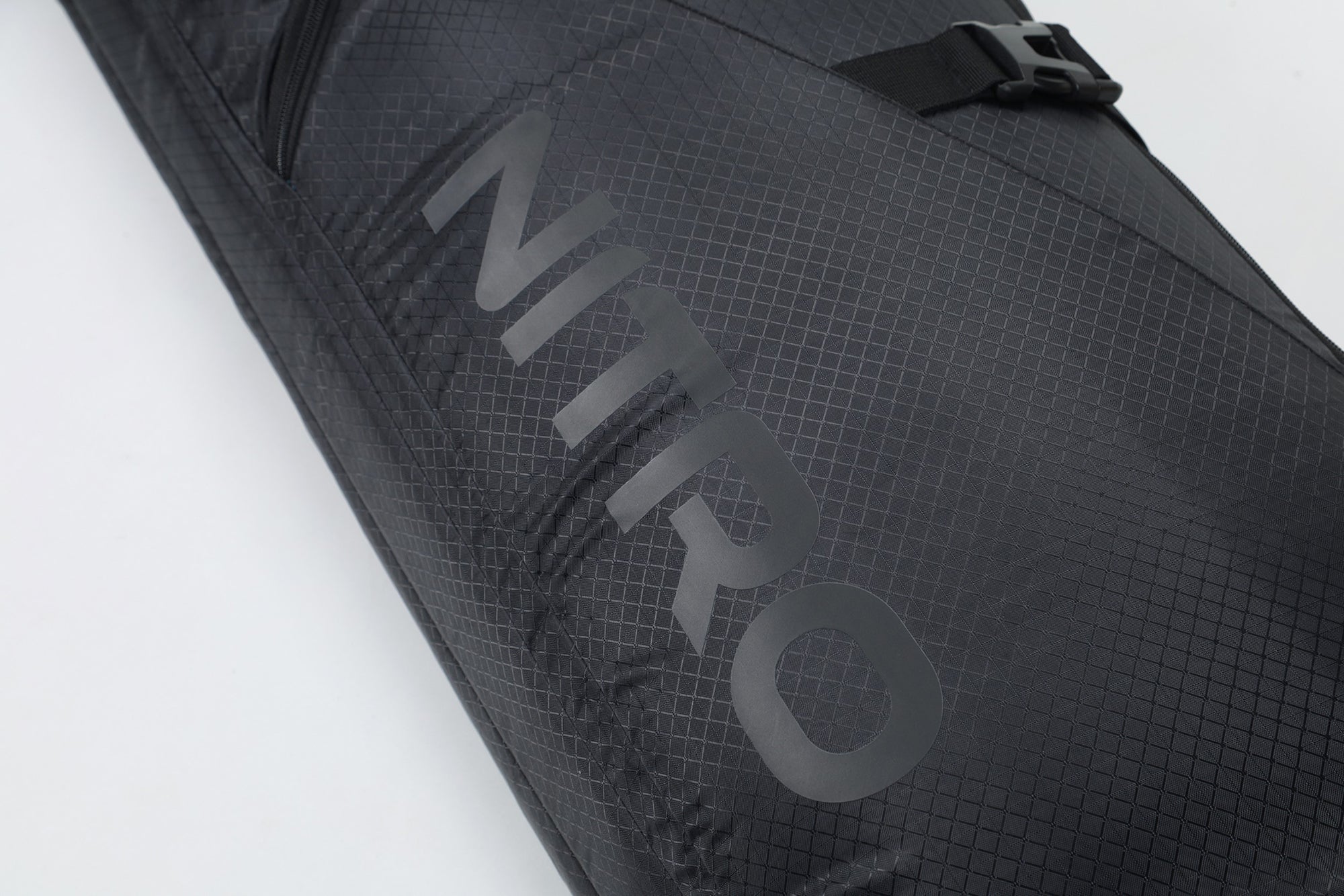 nitro-snowboards-tracker-wheelie-board-bag-90l image 6